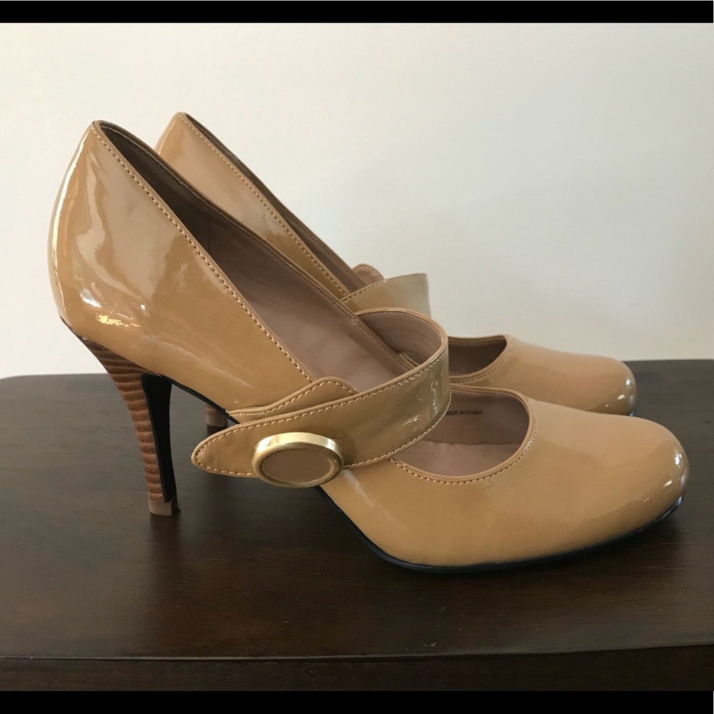 Tahari Mary Jane-Tan 3 inch heel